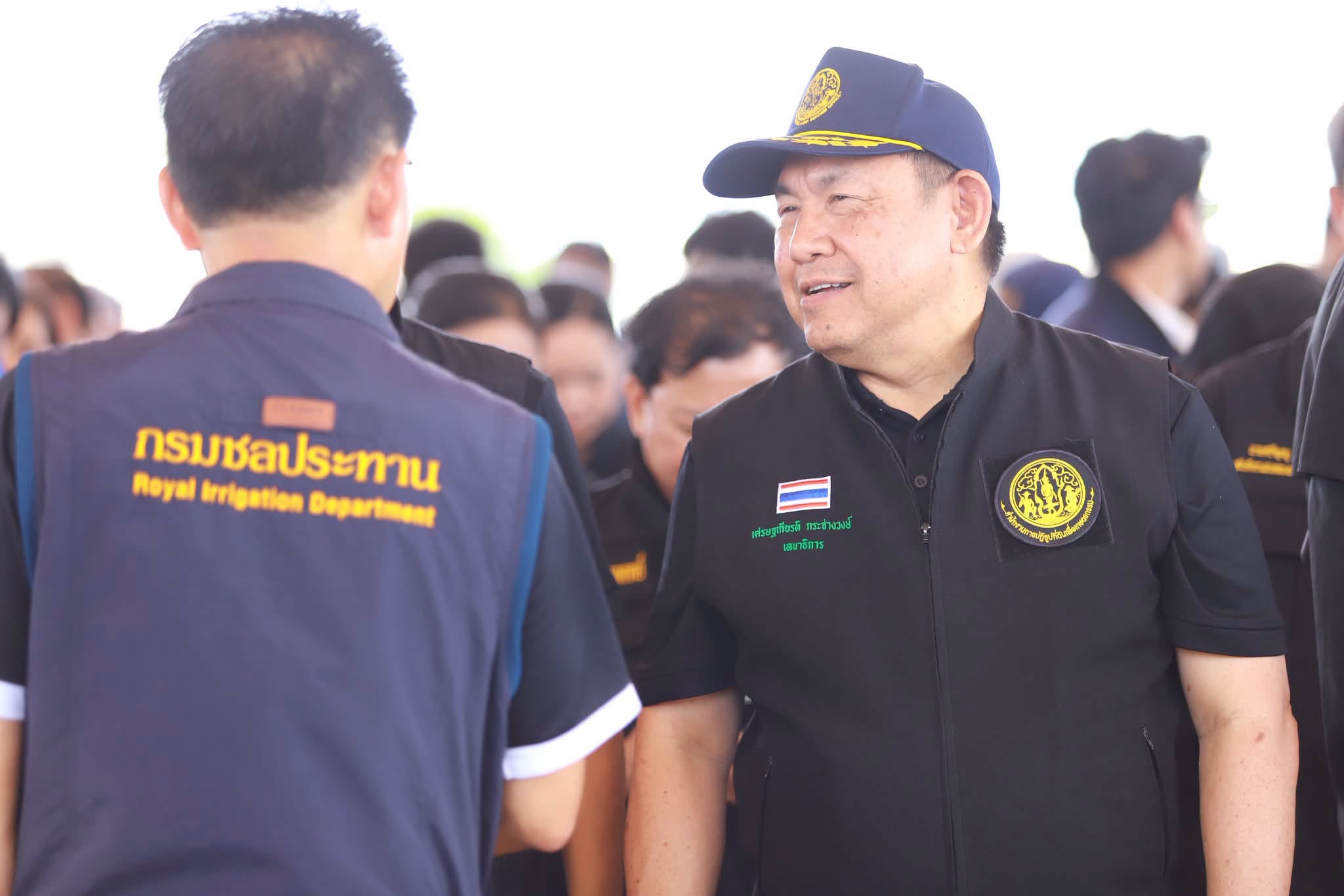 title - เลขาธิการ ส.ป.ก. พร้อมคณะ ร่วมลงพื้นที่กับคณะนายกรัฐมนตรี ติดตามการบริหารจัดการน้ำ เพิ่มศักยภาพระบายน้ำ ลดเสี่ยงน้ำท่วมหาดใหญ่ 